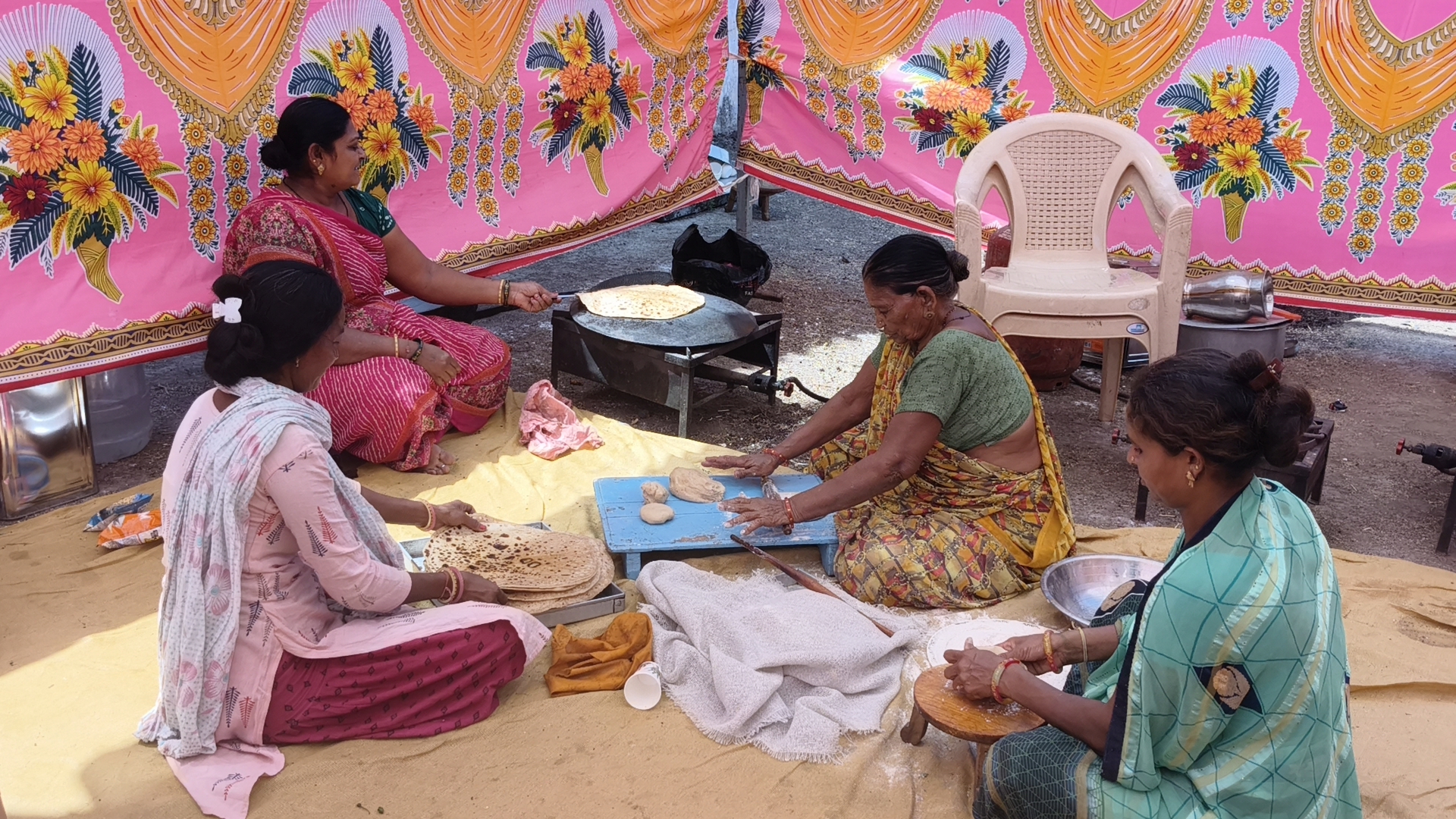 સેવા કેમ્પો ધમધમ્યા