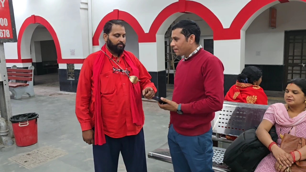 Ramnagar railway station porter