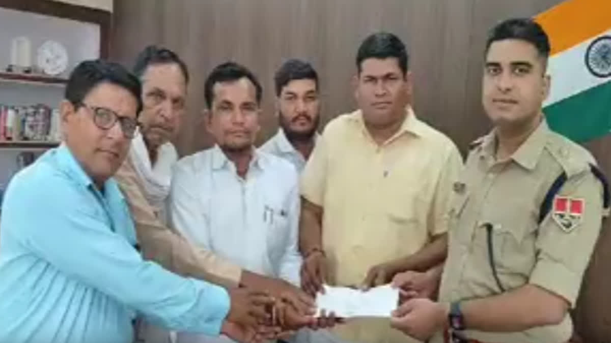 Karauli team gave financial help