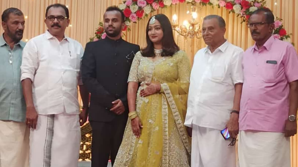 CONGRESS LEADER ATTENDED WEDDING  PERIYA DOUBLE MURDER CASE  MURDER CASE ACCUSEDS SON WEDDING  പെരിയ ഇരട്ടക്കൊലക്കേസ്