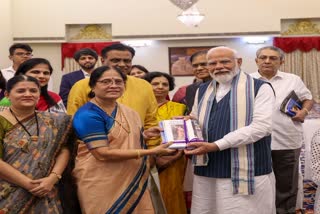 PM Modi meets family of former PM PV Narasimha Rao