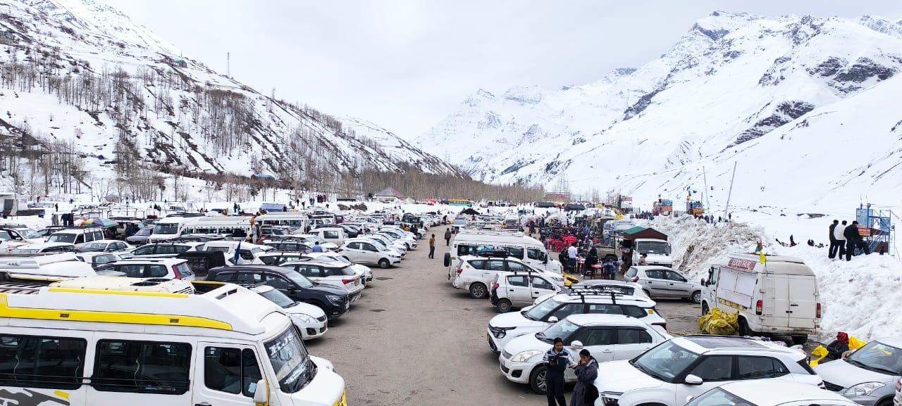 Snowfall in Lahaul