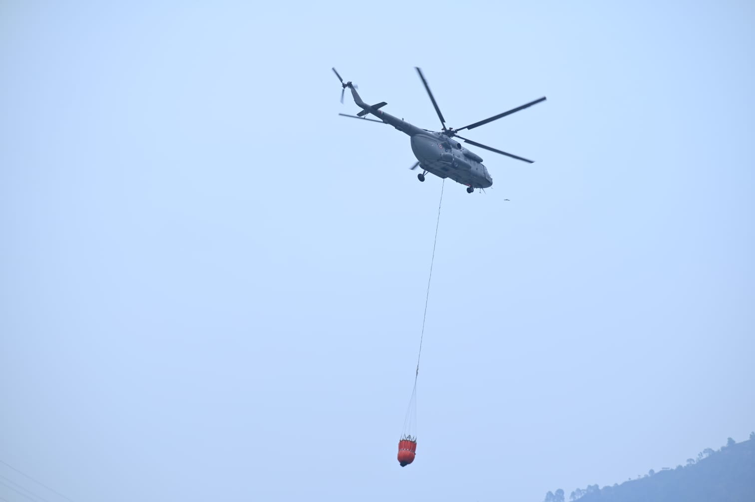 AIR FORCE EXTINGUISHING FOREST FIRE