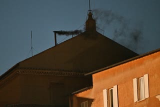 Black smoke came out of the chimney of Vatican City, Cardinals failed to elect a new Pope.