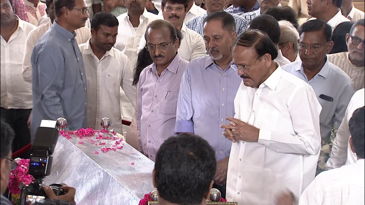 Venkaiah Naidu paid tribute to Ramoji Rao