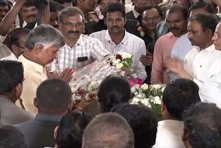 Chandrababu Naidu Pay Homage to Ramoji Rao