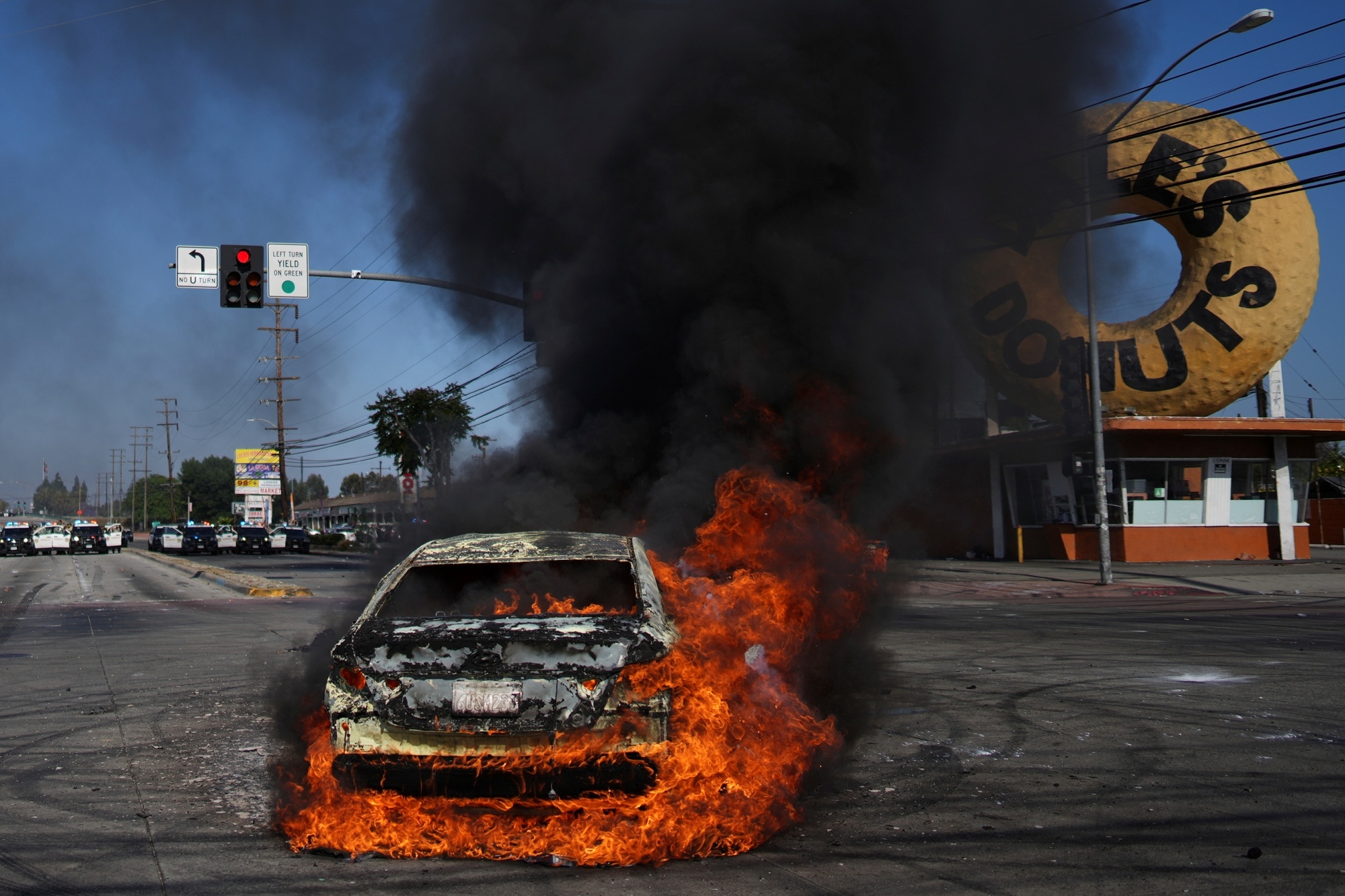 LA PROTEST  US PRESIDENT TRUMP  LA CLASH ON IMMIGRATION AUTHORITY  FEDERAL GOVERNMENT