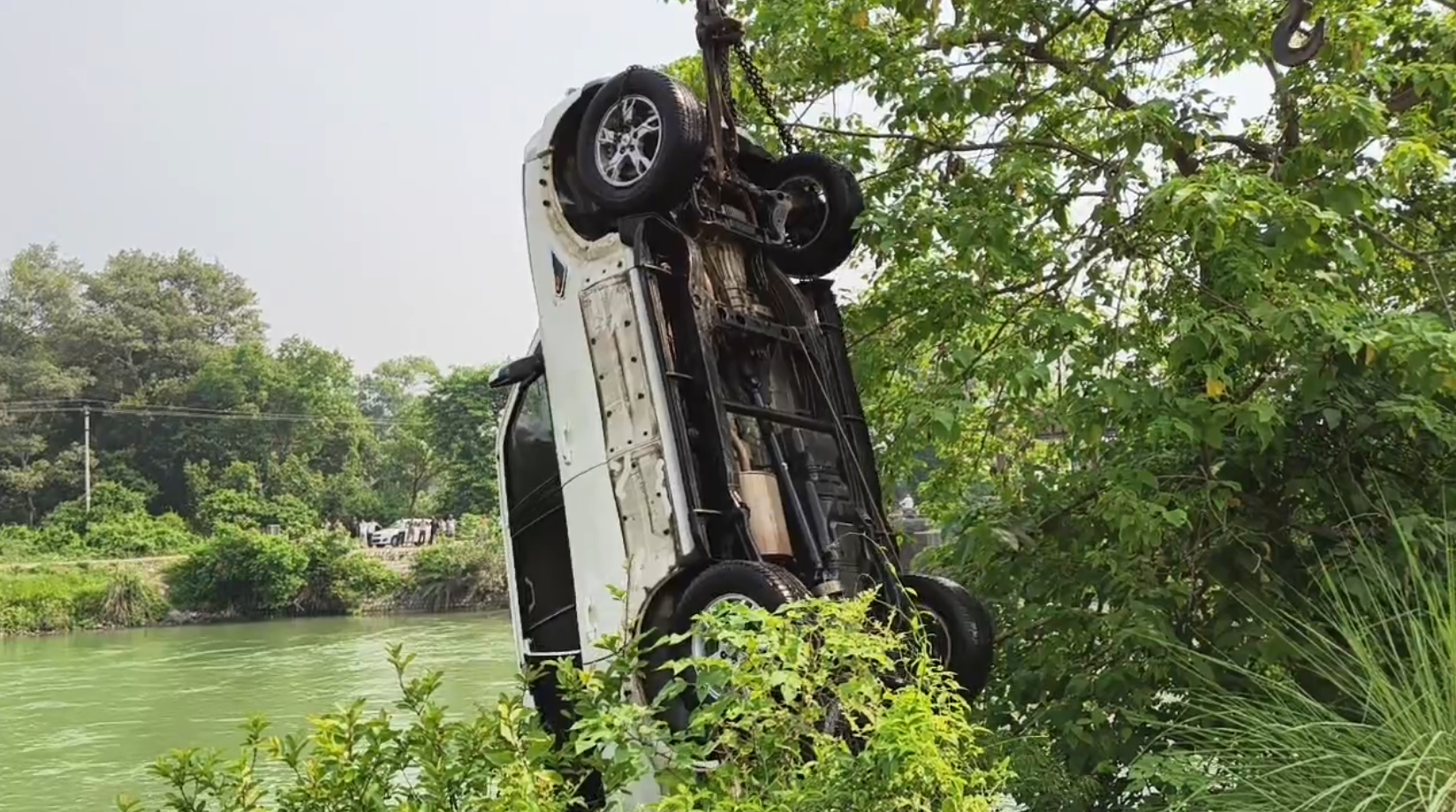 Scorpio broke the railing of the bridge and fell into the Yamuna canal in Yamunanagar