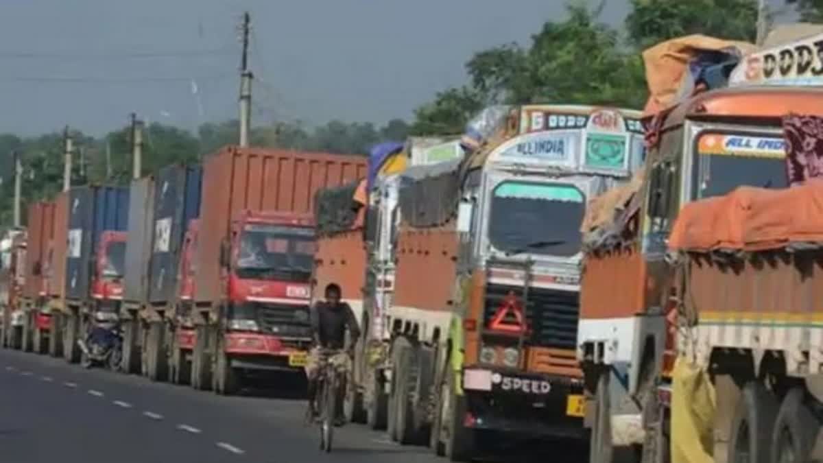 भारतीय बीमा नियामक और विकास प्राधिकरण (IRDAI) ने 18-25% तक प्रीमियम बढ़ाने का सुझाव दिया है.