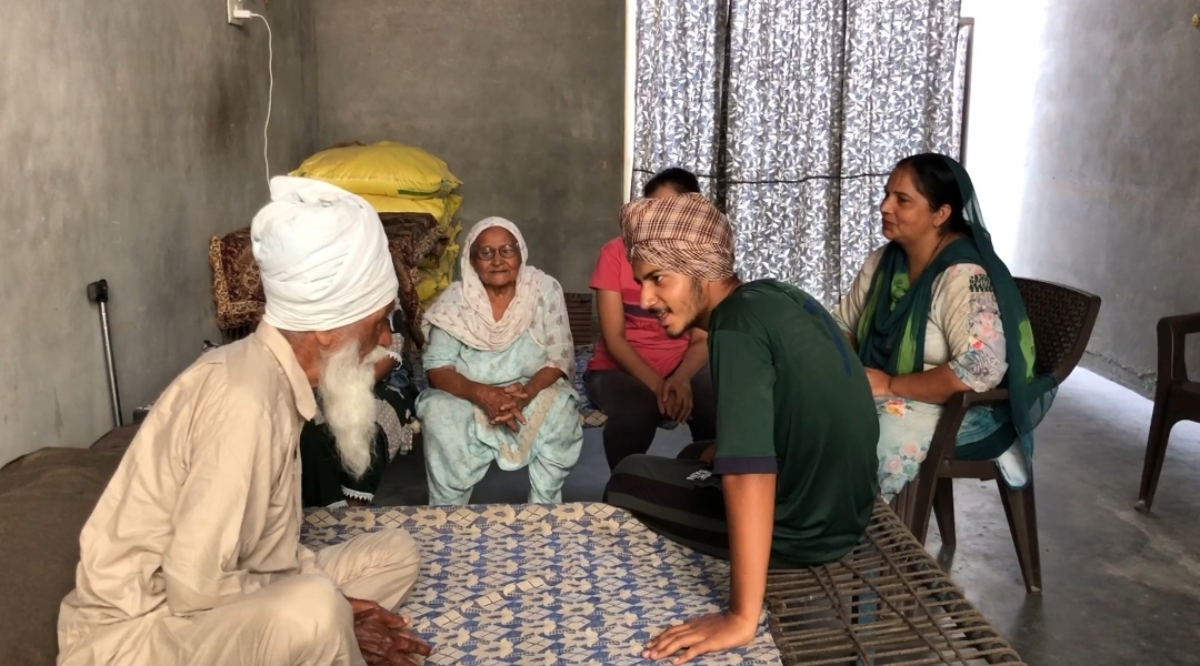 a student of a government school Harchand Das passed the JEE Advanced exam, secured 1972nd rank in Barnala