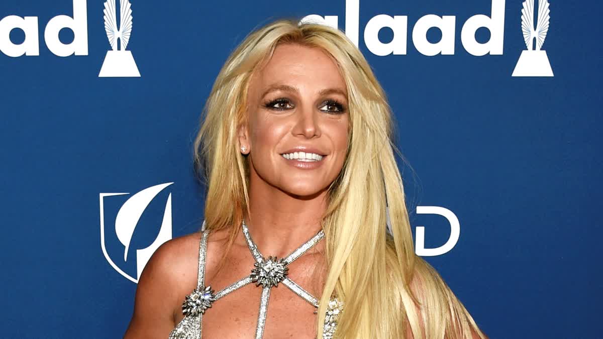 Video shows Britney Spears inadvertently hit herself in the face in  encounter with Victor Wembanyama, video-shows-britney-spears-inadvertently- hit-herself-in-the-face-in-encounter-with-victor-wembanyama