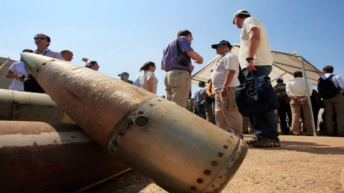 The US will provide cluster bombs to Ukraine and defends the delivery of the controversial weapon