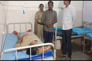 police-and-staff-of-the-refugee-center-were-attacked-by-foreigners-in-tumkur