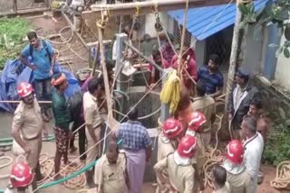 employee stuck  employee stuck inside well  stuck inside well  thiruvananthapuram  rescue operations  കിണറിൽ ഉറകൾ ഇറക്കുന്നതിനിടെ  മണ്ണിടിഞ്ഞ് തൊഴിലാളി കിണറിനുള്ളിൽ കുടുങ്ങി  രക്ഷാപ്രവര്‍ത്തനം പുരോഗമിക്കുന്നു  തിരുവനന്തപുരം  മഹാരാജനാണ്  കിണറിൽ