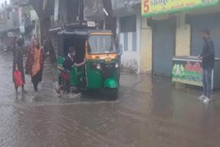 Jamnagar Rain : જામનગરમાં મેઘરાજાએ માહોલ બનાવ્યો, 4 કલાકમાં રોડ રસ્તાને સ્વિમીંગ પુલમાં ફેરવી દીધા