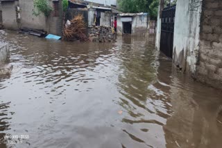 Banaskantha News : મુશળધાર વરસાદે લોકોના ઘરને બનાવ્યા સ્વિમિંગ પૂલ