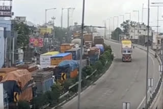 Traffic Jam at Kotputli on Delhi Jaipur highway, passengers had to stuck there for 5 hours