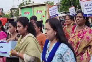 Ahmedabad News : અમદાવાદમાં શાકભાજીમાં થયેલા ભાવ વધારાને લઈને કોંગ્રેસ મહિલા મોરચાનો વિરોધ