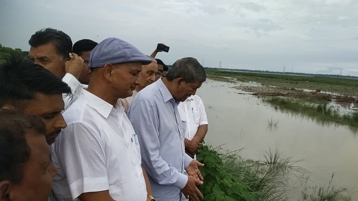 Harish Rawat inspected the embankment of river Ganga