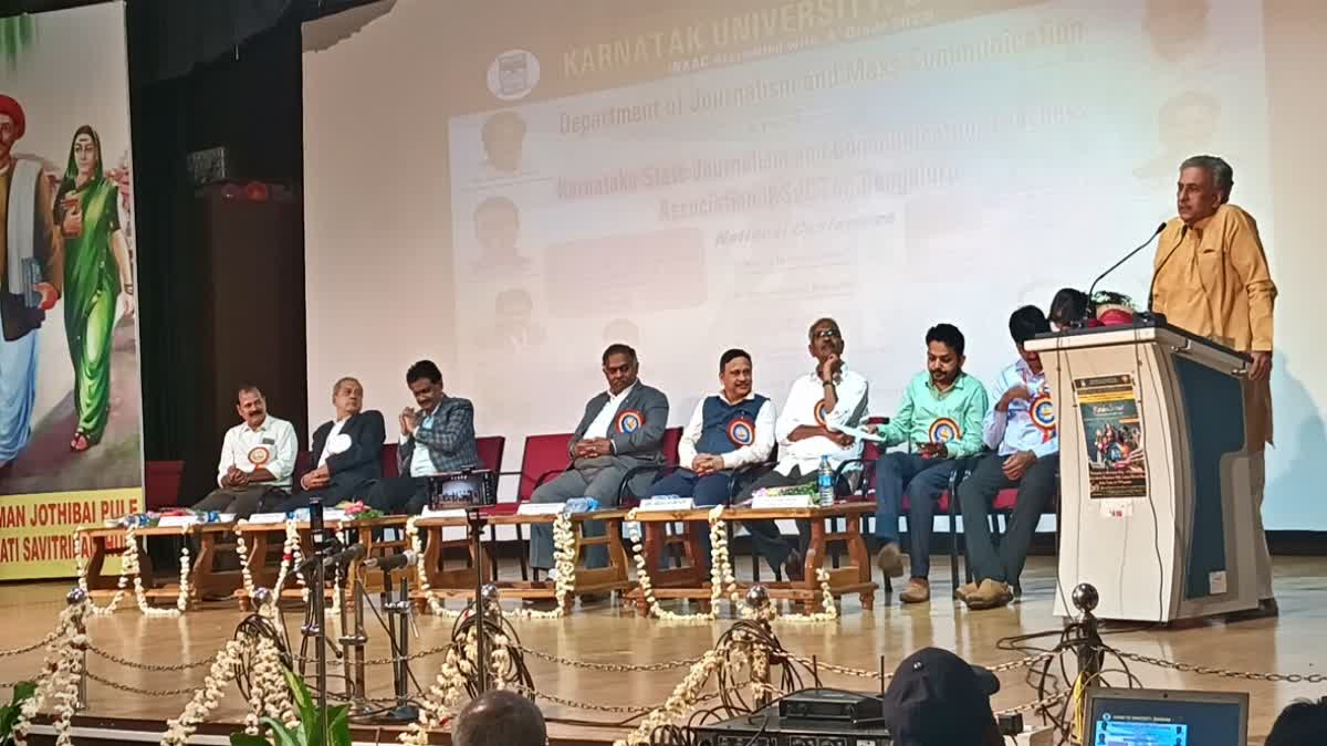 Achievers felicitated at Karnataka University Media Festival