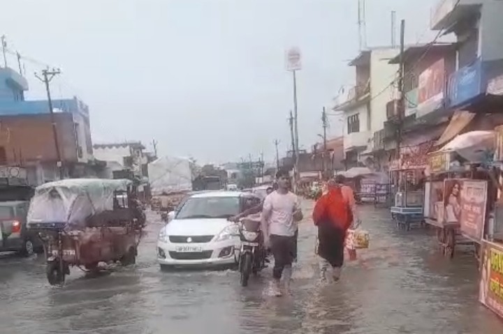 up weather update today weather monsoon flood in kushinagar bijnor rain alert in 30 districts uttar pradesh imd rain alert 8 July 2024