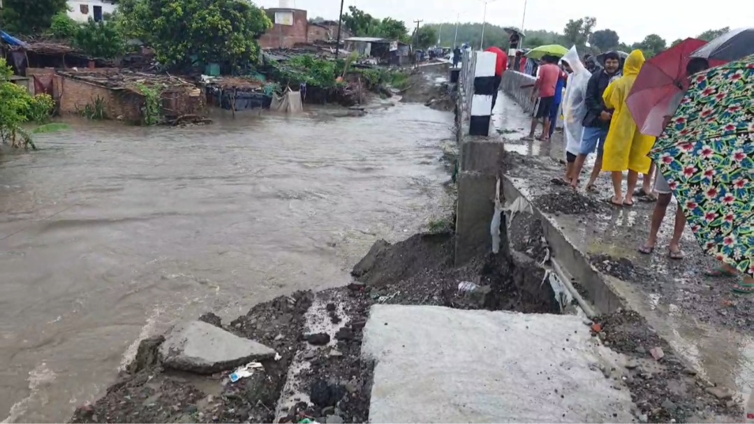 Heavy rain in Rudrapur increased the problems of the people