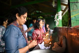 Is burning incense sticks auspicious or inauspicious