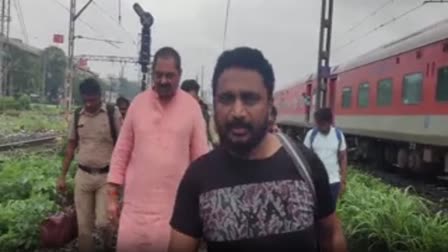 Mumbai Rain Updates Minister Anil Patil and MLA Amol Mitkari walk on tracks after train disrupted due to waterlogging