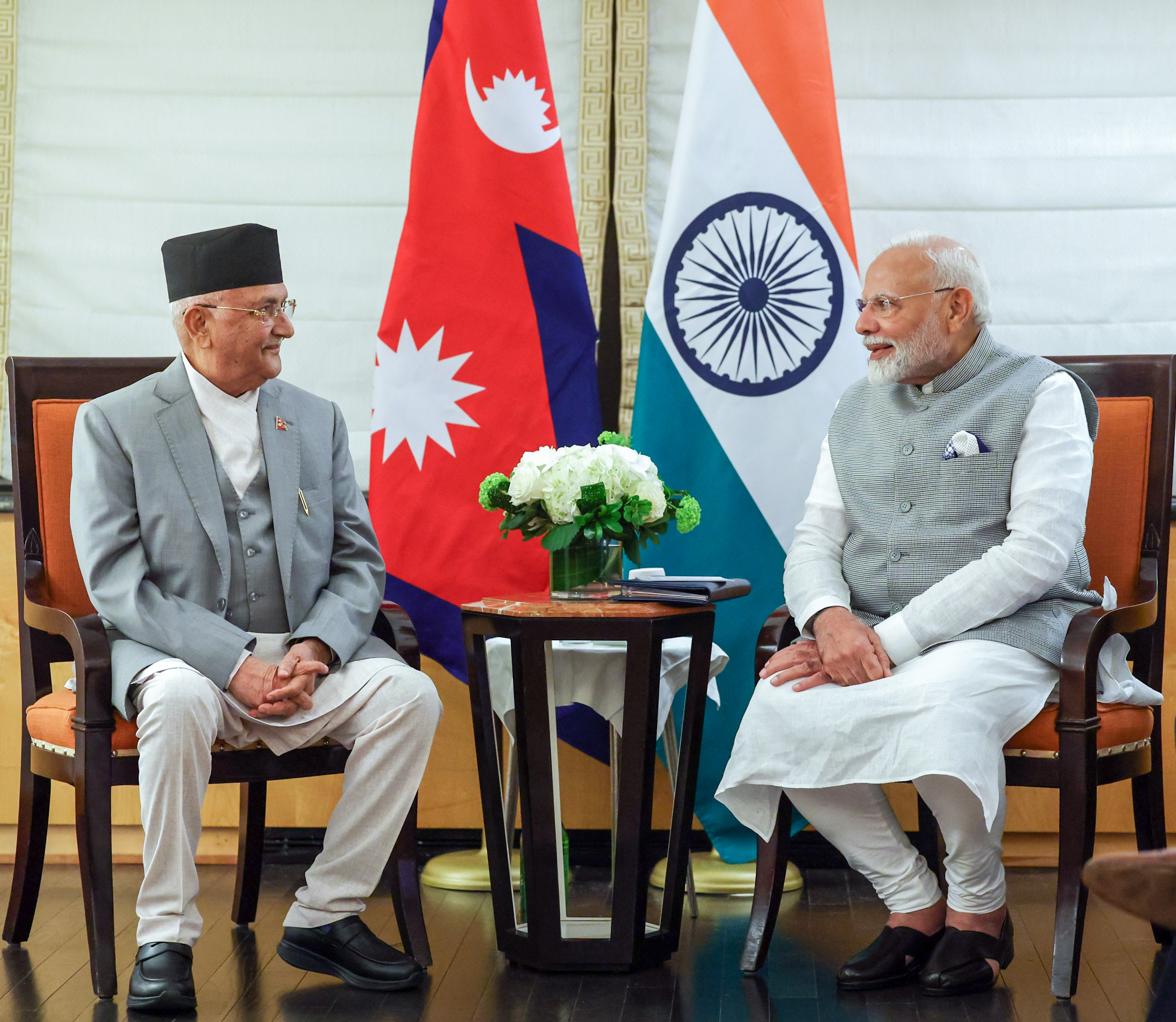 पंतप्रधान नरेंद्र मोदी यांनी २३ सप्टेंबर २०२४ रोजी न्यू यॉर्कमध्ये नेपाळचे पंतप्रधान केपी शर्मा ओली यांच्याशी द्विपक्षीय बैठक घेतली