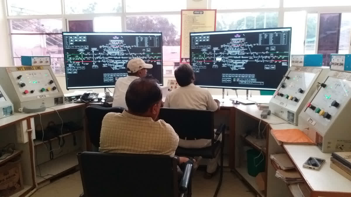 electronic interlocking system in CIC section of railway