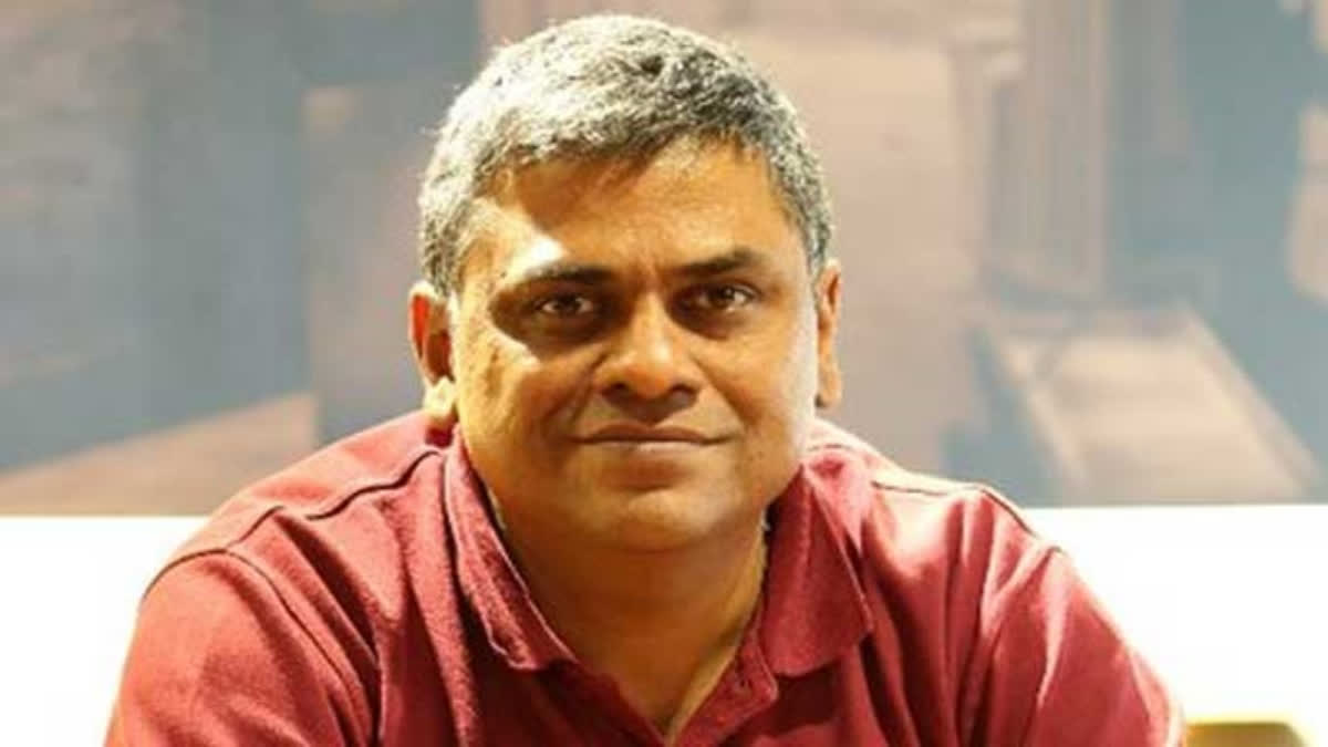 Ambareesh Murty (51), co-founder and Chief Executive Officer (CEO) of popular furniture and home decor e-commerce company 'Pepperfry', passed away due to a heart attack. Ashish Shah, another co-founder of the company, disclosed the news of his death on Twitter. Ambarish Murthy, my friend, colleague and my mentor in many respects, is no more. He died of a heart attack in Leh on Monday night," Ashish tweeted.