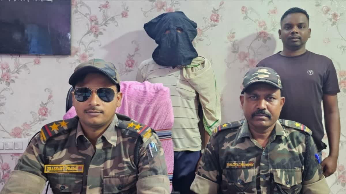 http://10.10.50.75//jharkhand/08-August-2023/jh-lat-criminal-arrested-jh10010_08082023183933_0808f_1691500173_964.jpg