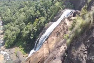 thooval waterfalls  idukki thooval waterfalls  thooval waterfalls accidents  thooval waterfalls security systems  thooval waterfalls danger  തൂവല്‍  തൂവല്‍ വെള്ളച്ചാട്ടം  തൂവല്‍ വെള്ളച്ചാട്ടം സുരക്ഷ  തൂവല്‍ വെള്ളച്ചാട്ടം അപകടങ്ങള്‍  ഇടുക്കി