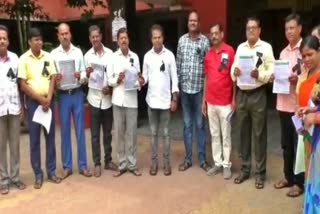 panchayat executive officer stage protest