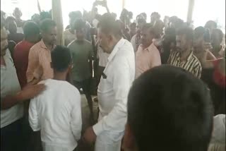 Former MLA Devendra Kumar made youth lick spit at Dumka in Jharkhand