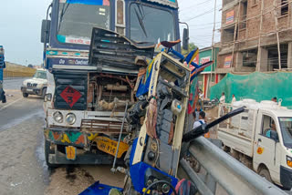 truck and tractor head on collision at Dholpur