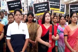 फिरोजाबाद में शिक्षकों का विरोध