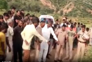 traces of tractor trolley on dead body in Alwar