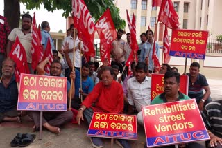 street vendor stages protest in Bhubaneswar