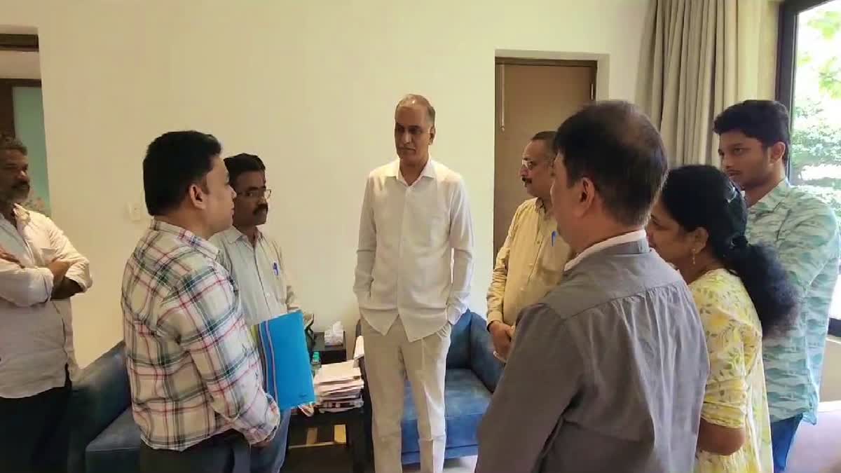 GO 33 Affected Students Met Harish Rao in Hyderabad