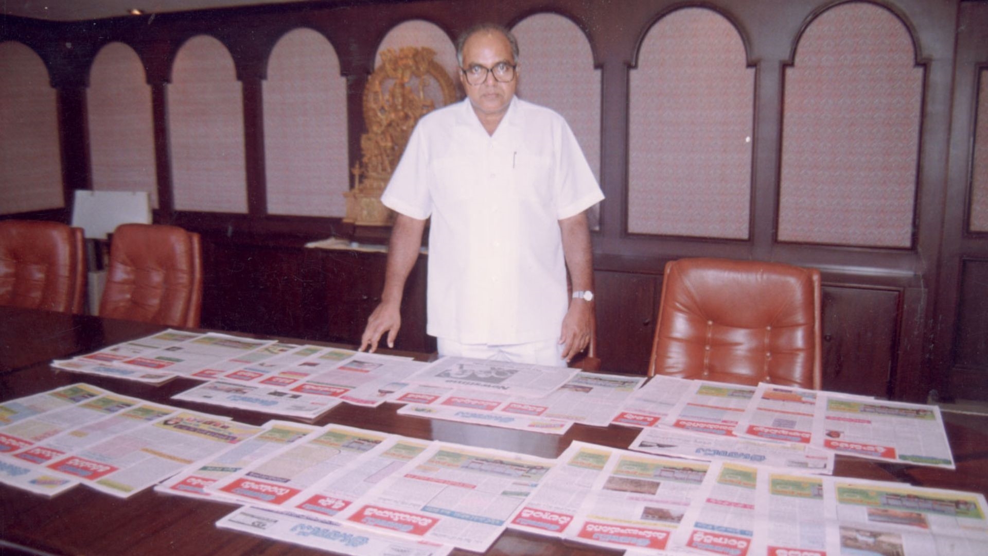 Ramoji Rao with Eenadu news papers