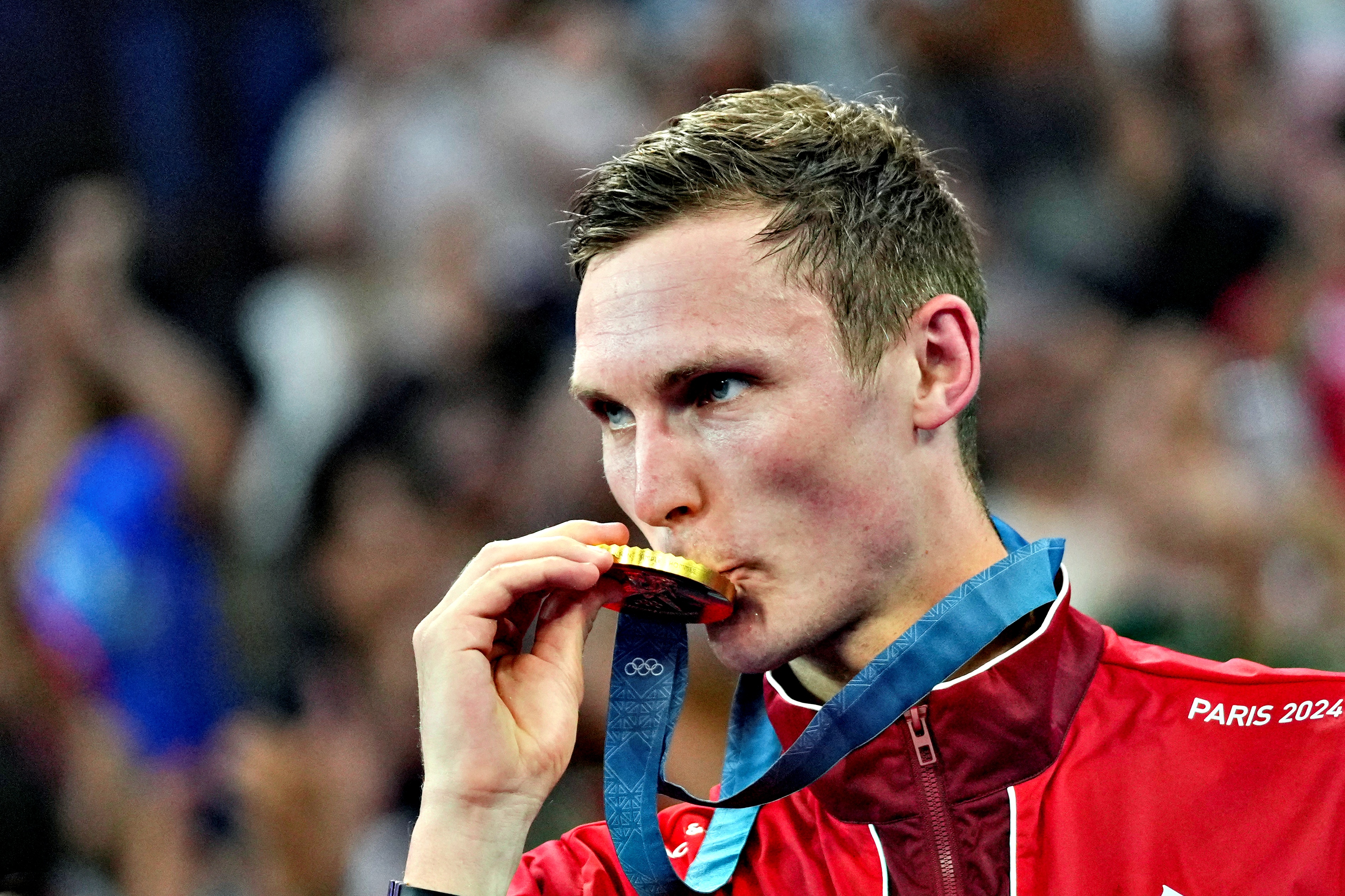 VIKTOR AXELSEN