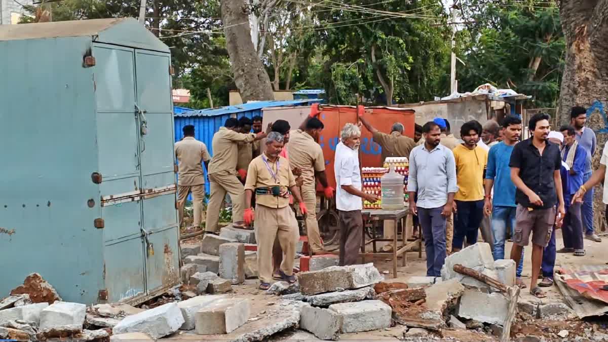 ದೊಡ್ಡಬಳ್ಳಾಪುರ ನಗರಸಭೆಯಿಂದ ತೆರವು ಕಾರ್ಯಚರಣೆ