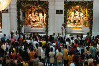 पटना के इस्कॉन मंदिर में उमड़ी श्रद्धालुओं की भीड़