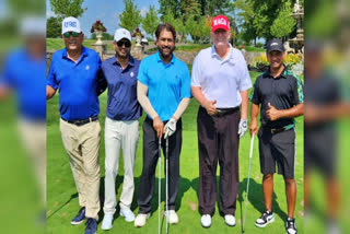 Team india former player ms dhoni  ms dhoni plays golf with us ex president donald  Team india former player ms dhoni plays golf  ಗಾಲ್ಫ್​ ಆಡೋಣಾ ಬಾ  ಧೋನಿಗೆ ಆಹ್ವಾನಿಸಿದ ಅಮೆರಿಕ ಮಾಜಿ ಅಧ್ಯಕ್ಷ ಟ್ರಂಪ್​ ಮಹೇಂದ್ರ ಸಿಂಗ್ ಧೋನಿಗೆ ಆಹ್ವಾನ  ಟೀಂ ಇಂಡಿಯಾದ ಮಾಜಿ ನಾಯಕ ಮಹೇಂದ್ರ ಸಿಂಗ್ ಧೋನಿ  ರಜೆ ದಿನವನ್ನು ಸಖತ್​ ಎಂಜಾಯ್  ಅಮೆರಿಕದ ಮಾಜಿ ಅಧ್ಯಕ್ಷ ಡೊನಾಲ್ಡ್ ಟ್ರಂಪ್  ಅನುಭವಿ ವಿಕೆಟ್ ಕೀಪರ್ ಬ್ಯಾಟ್ಸ್‌ಮನ್ ಮಹೇಂದ್ರ ಸಿಂಗ್  ಐಪಿಎಲ್ 2023ರ ನಂತರ ಕ್ರಿಕೆಟ್‌ನಿಂದ ದೂರ  ಮಾಜಿ ಅಧ್ಯಕ್ಷ ಡೊನಾಲ್ಡ್ ಟ್ರಂಪ್ ಅಭಿಮಾನಿ  ಟ್ರಂಪ್​ ಗಾಲ್ಫ್ ಆಟಕ್ಕೆ ಆತಿಥ್ಯ  ಯುಎಸ್ ಓಪನ್ 2023 ಕ್ವಾರ್ಟರ್ ಫೈನಲ್ ಪಂದ್ಯ