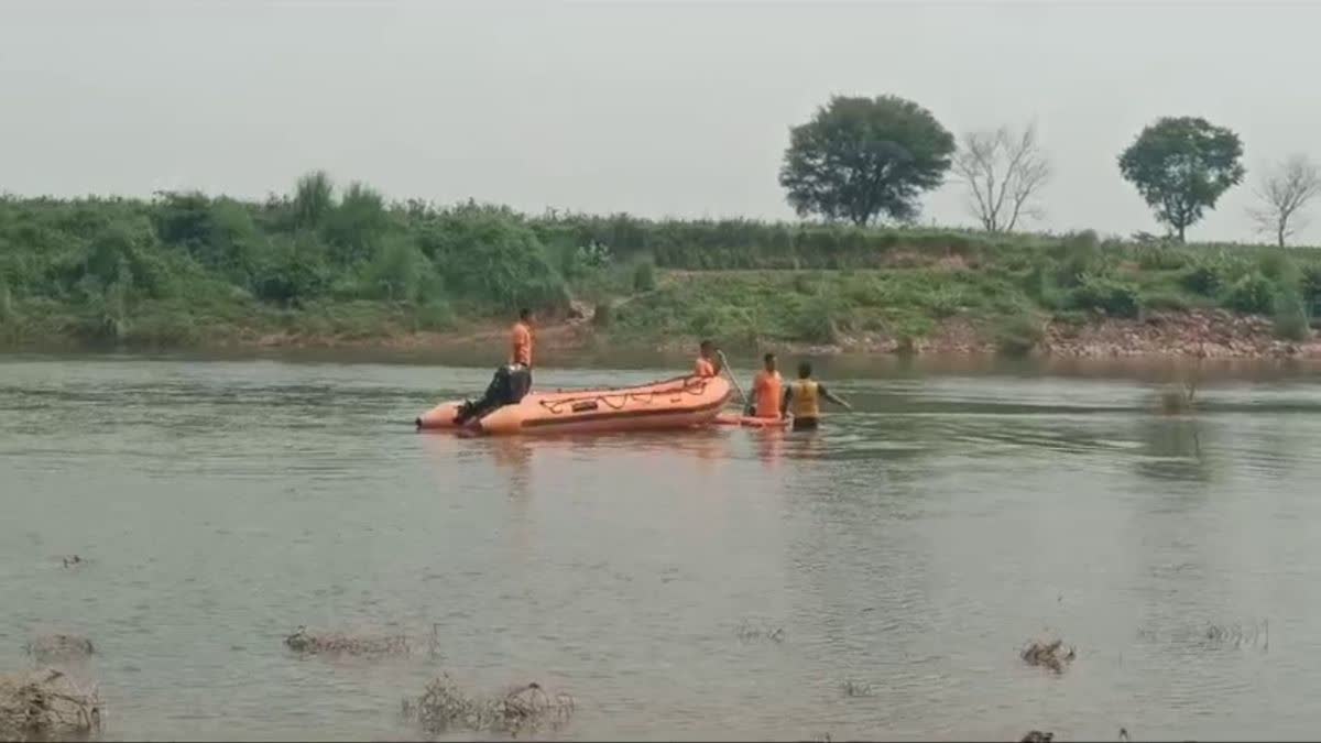 Several girls swept away in Parvati river at Dholpur.