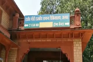 बेटे ने मां पर किया ब्लेड से हमला