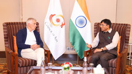 Union Sports Minister Mansukh Mandaviya (right) with International Olympic Committee (IOC) Vice President Juan Antonio Samaranch.