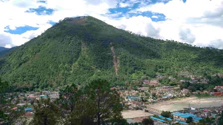 Landslide is happening from Varunavat mountain in Uttarkashi