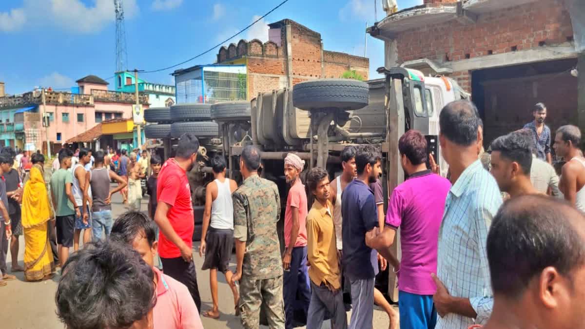 Truck crushed three children in Dumka